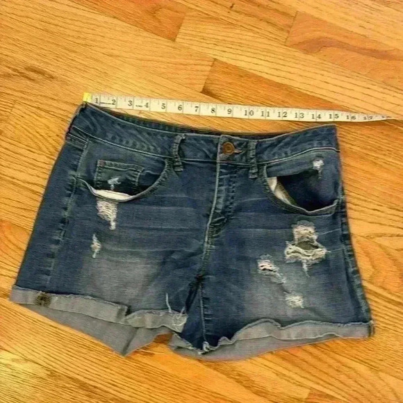Women’s Shortie Denim Shorts Distressed Size: 11 - Picture 6 of 8